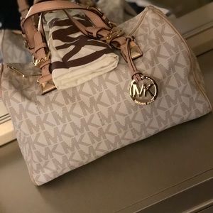 Authentic Michael Kors Bag. Dust Bag included